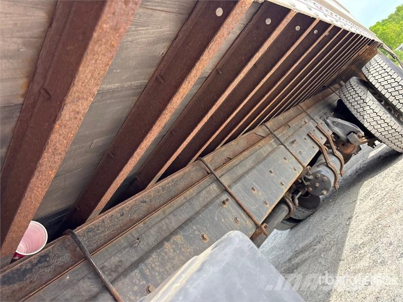 Freightliner M2106 4x2 Van Truck Фургони