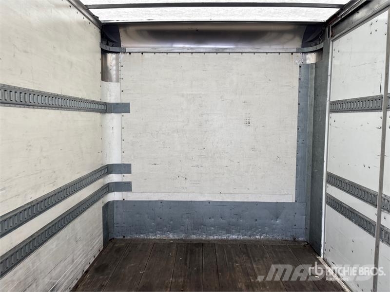 Freightliner M2106 4x2 Van Truck Camiones con caja de remolque