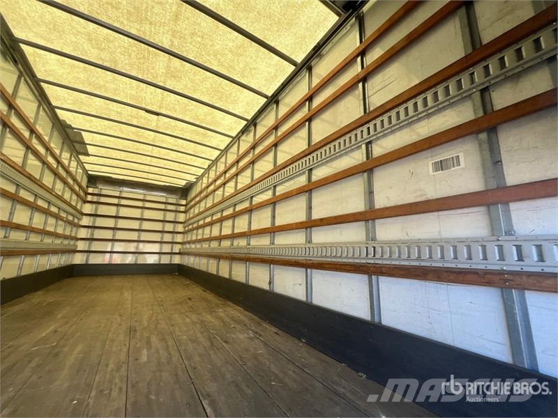 Freightliner M2106 4x2 Van Truck Фургони
