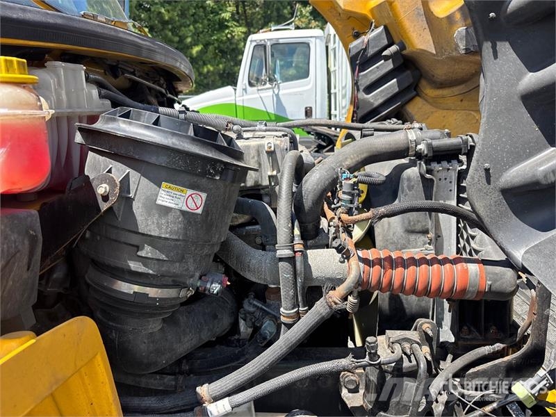 Freightliner M2106 4x2 Van Truck شاحنات ذات هيكل صندوقي