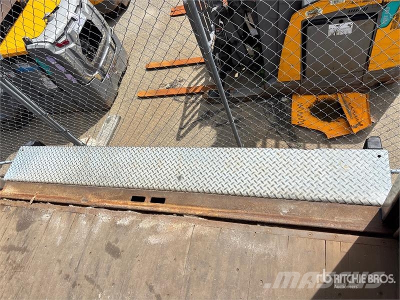 Freightliner M2106 4x2 Van Truck (Inoperable) Фургони