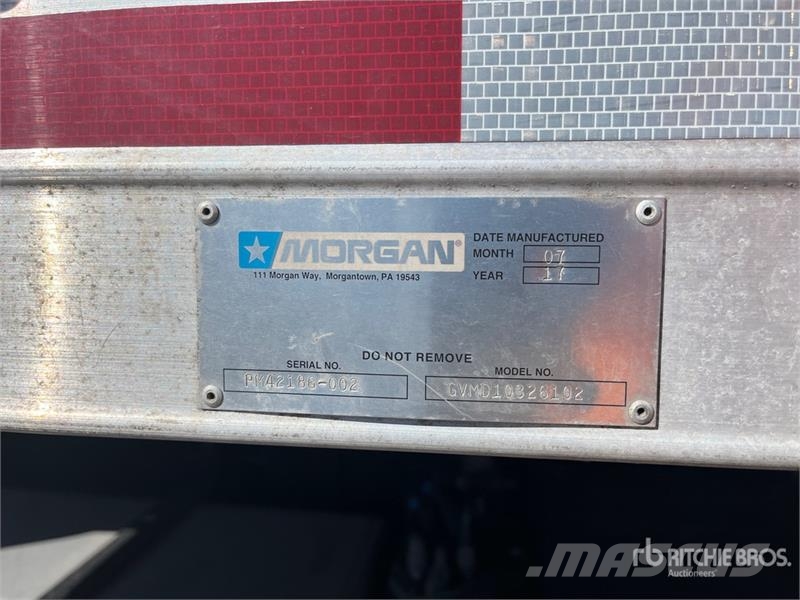 Freightliner M2106 4x2 Van Truck Фургони
