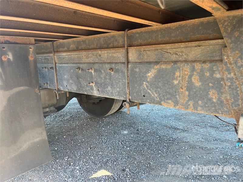 Freightliner M2106 4x2 Van Truck Фургони