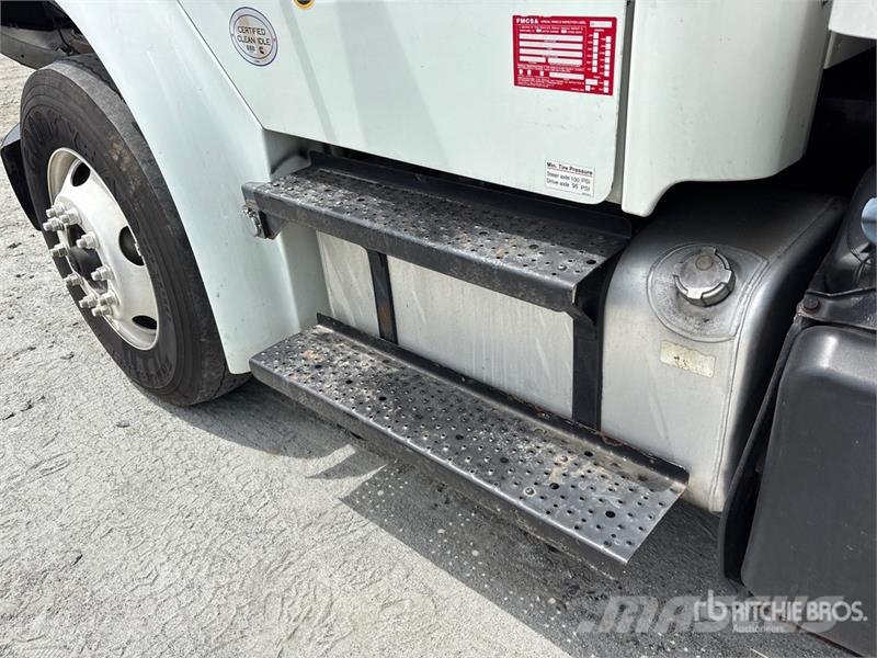 Freightliner M2106 4x2 Van Truck Camiones con caja de remolque