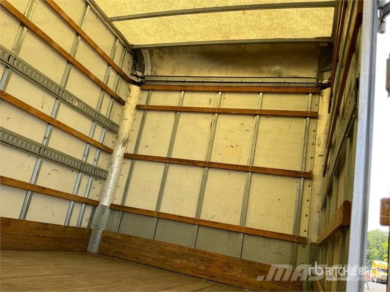 Freightliner M2106 4x2 Van Truck Camion cassonati