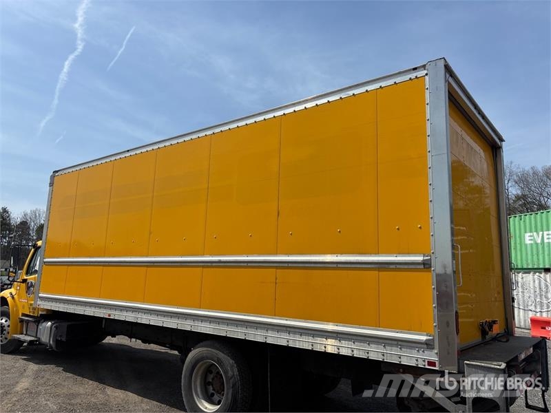 Freightliner M2106 4x2 Van Truck Фургони
