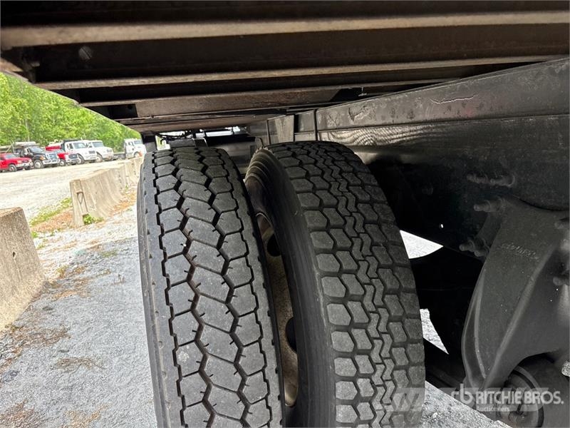 Freightliner M2106 4x2 Van Truck Camiones con caja de remolque