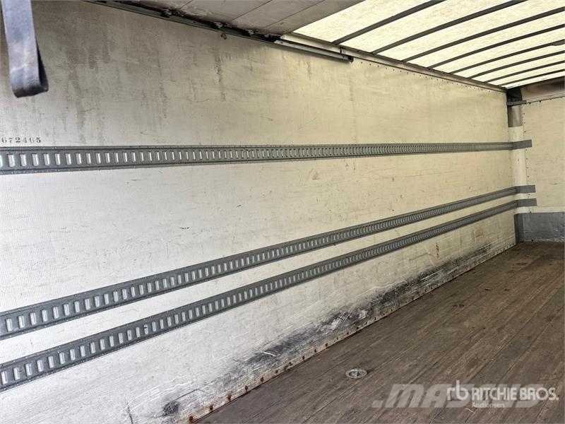 Freightliner M2106 4x2 Van Truck Camiones con caja de remolque