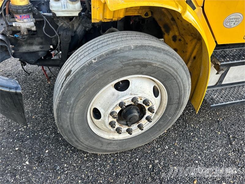 Freightliner M2106 4x2 Van Truck (Inoperable) Sanduk kamioni