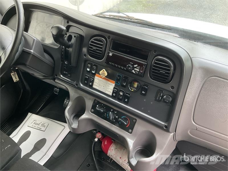 Freightliner M2106 4x2 Van Truck (Inoperable) شاحنات ذات هيكل صندوقي
