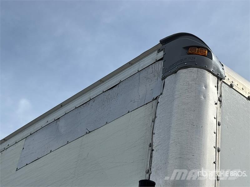 Freightliner M2106 4x2 Van Truck Фургони
