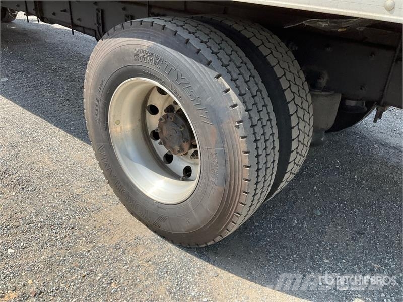 Freightliner M2106 4x2 Van Truck Camion cassonati