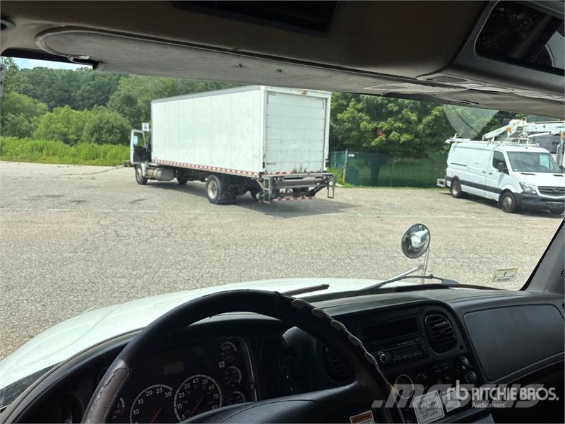 Freightliner M2106 4x2 Van Truck Box body trucks