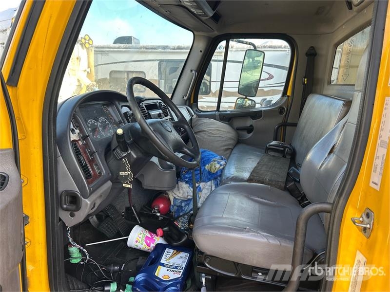 Freightliner M2106 4x2 Van Truck (Inoperable) Sanduk kamioni