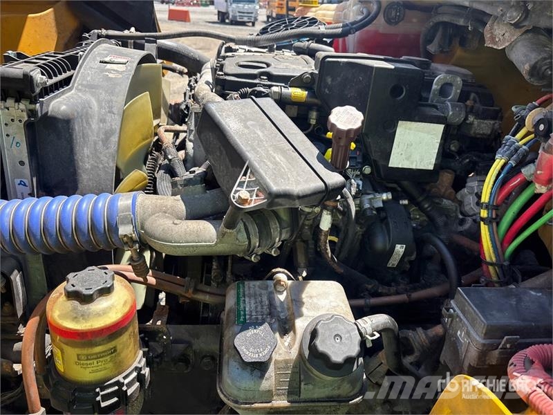 Freightliner M2106 4x2 Van Truck شاحنات ذات هيكل صندوقي