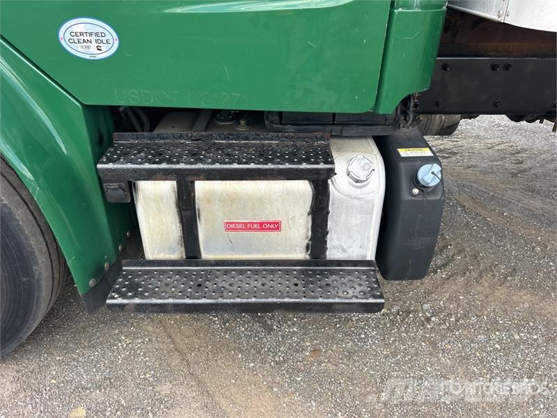Freightliner M2106 4x2 Van Truck Skriňová nadstavba