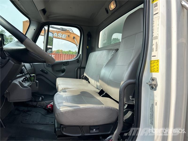 Freightliner M2106 4x2 Van Truck Kofferaufbau