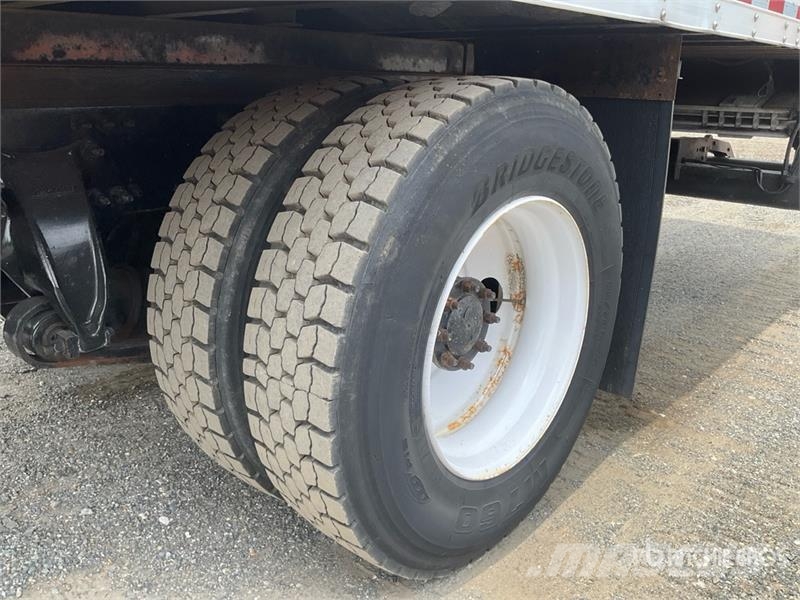 Freightliner M2106 4x2 Van Truck Furgons
