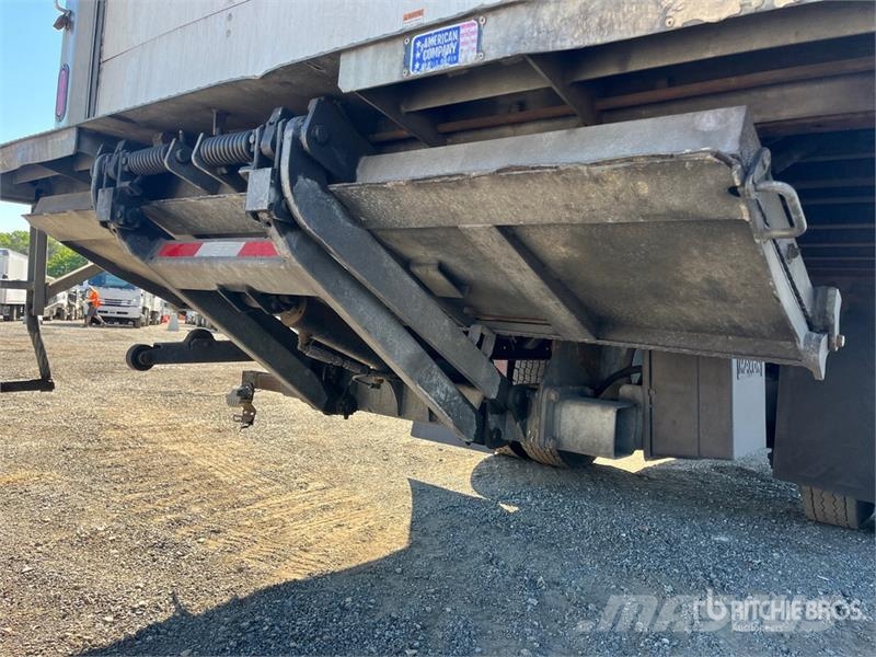 Freightliner M2106 4x2 Van Truck Фургони