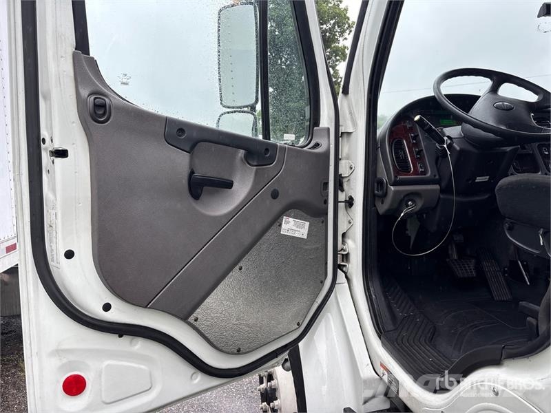 Freightliner M2106 4x2 Van Truck Camiones con caja de remolque