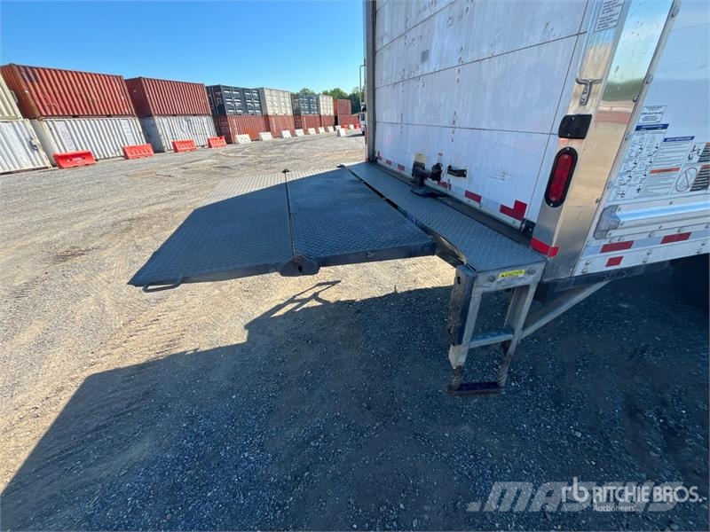 Freightliner M2106 4x2 Van Truck Фургони