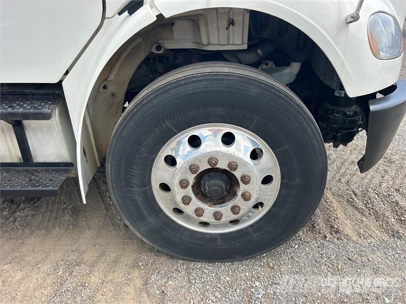 Freightliner M2106 4x2 Van Truck Skriňová nadstavba