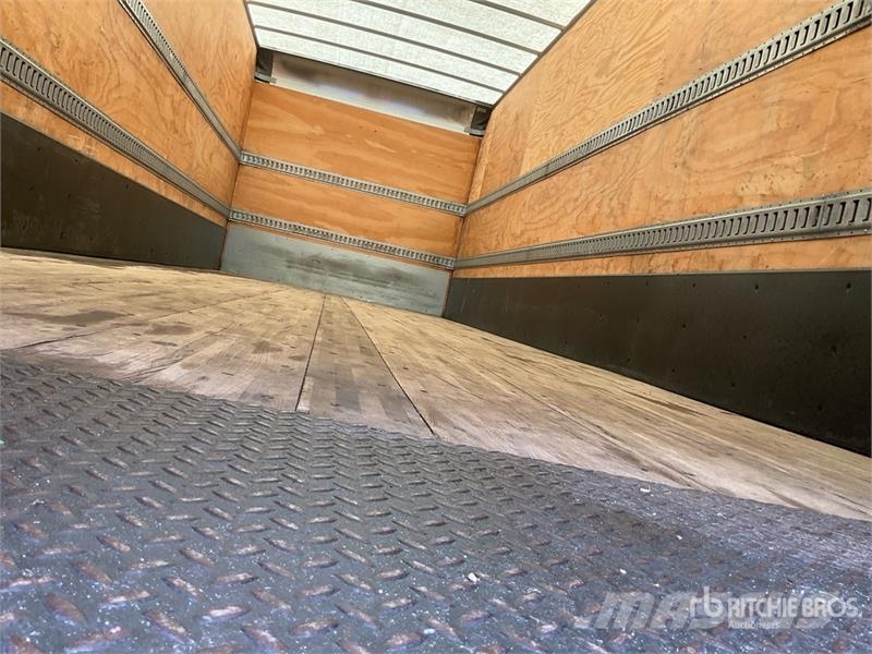 Freightliner M2106 4x2 Van Truck Furgons