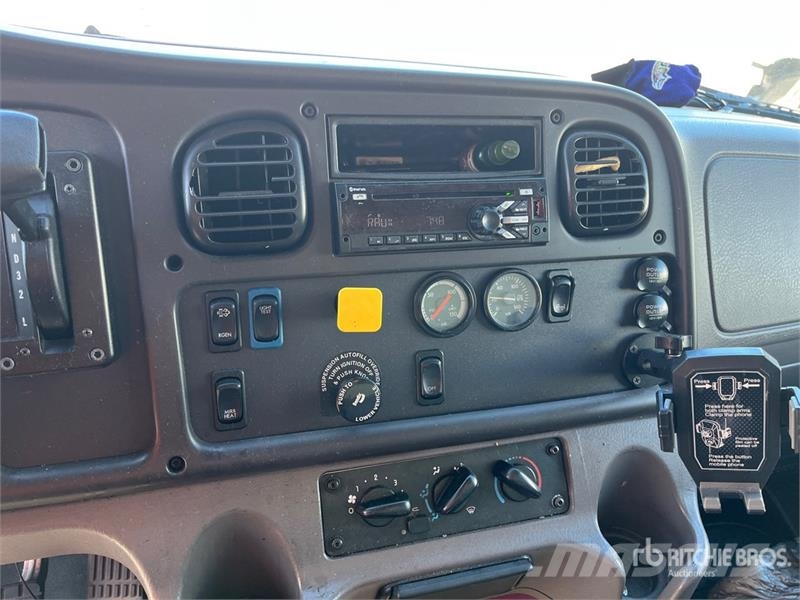 Freightliner M2106 4x2 Van Truck Skriňová nadstavba