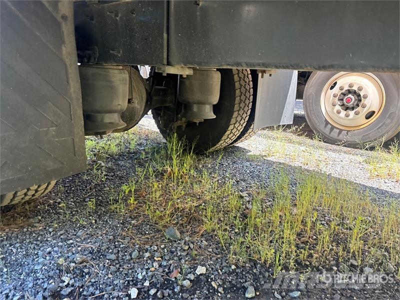 Freightliner M2106 4x2 Van Truck شاحنات ذات هيكل صندوقي