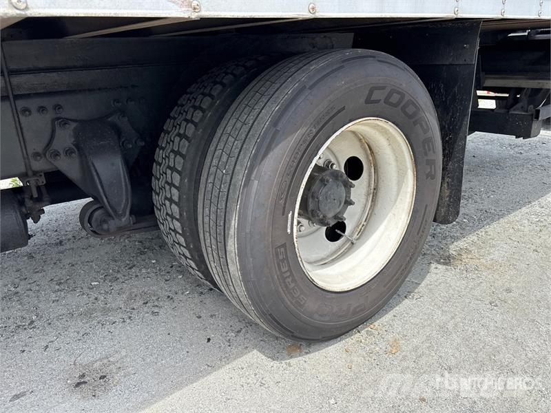 Freightliner M2106 4x2 Van Truck Camiones con caja de remolque