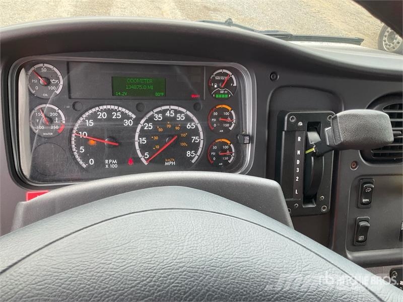 Freightliner M2106 4x2 Van Truck Furgons