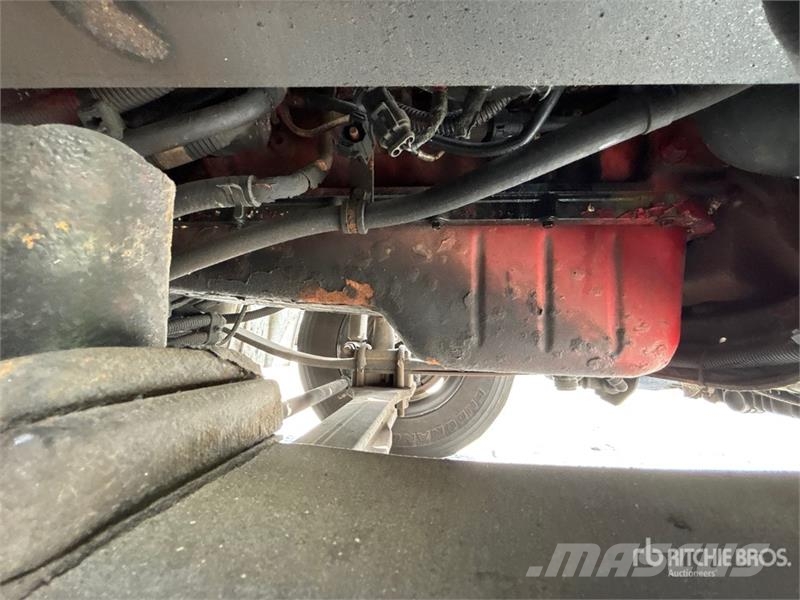 Freightliner M2106 4x2 Van Truck Camiones con caja de remolque