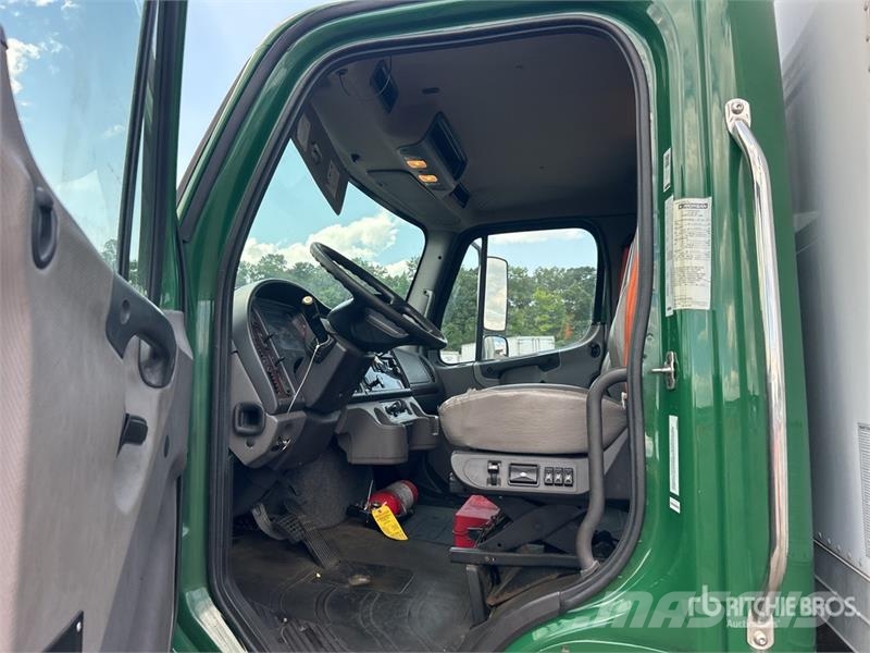 Freightliner M2106 4x2 Van Truck Skriňová nadstavba