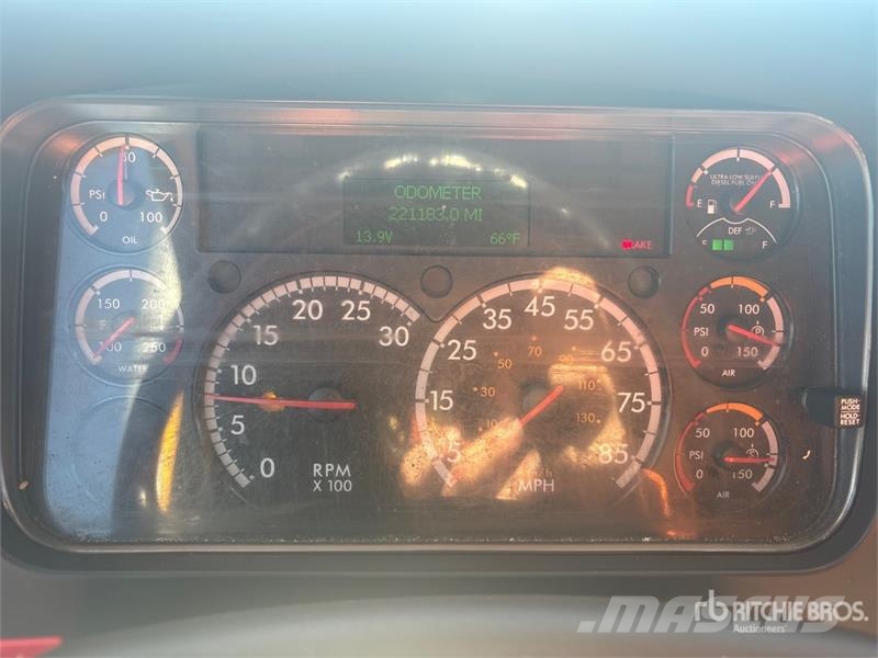 Freightliner M2106 4x2 Van Truck Camiões de caixa fechada