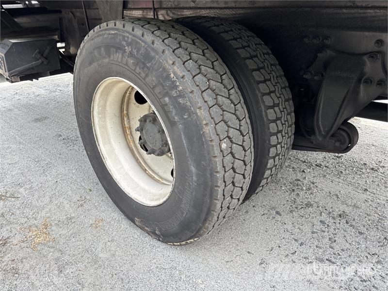 Freightliner M2106 4x2 Van Truck Camiones con caja de remolque