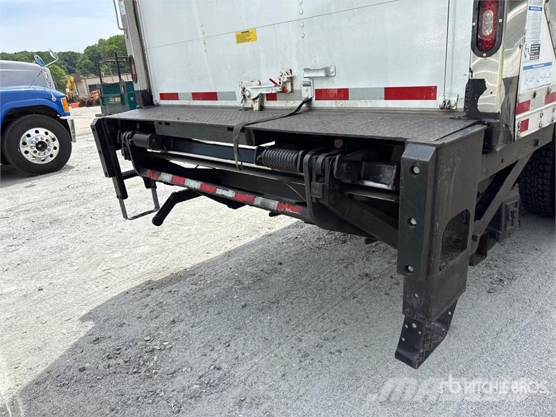 Freightliner M2106 4x2 Van Truck Camiones con caja de remolque