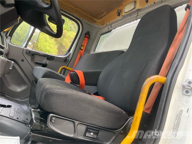 Freightliner M2106 4x2 Van Truck (Inoperable) شاحنات ذات هيكل صندوقي