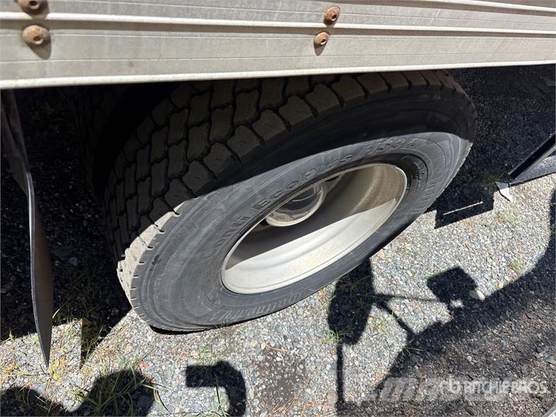 Freightliner M2106 4x2 Van Truck شاحنات ذات هيكل صندوقي