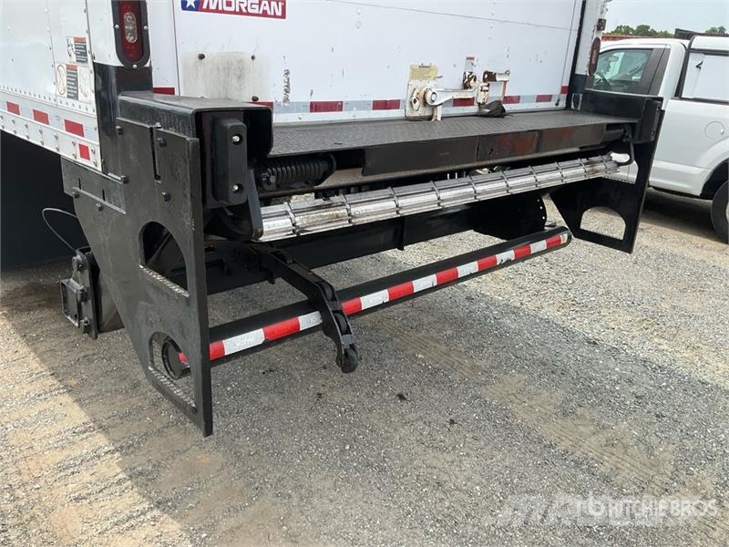 Freightliner M2106 4x2 Van Truck Furgons