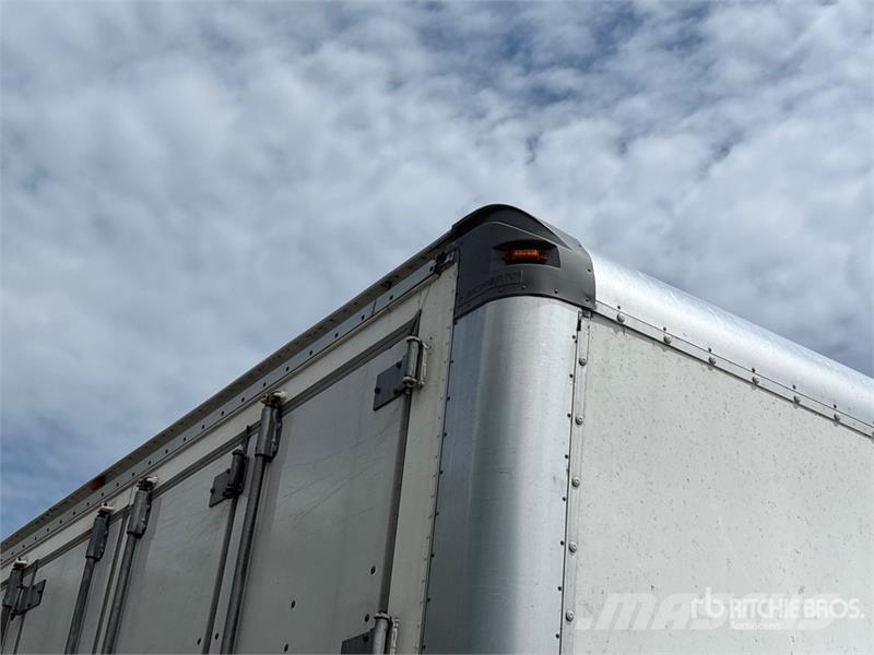 Freightliner M2106 4x2 Van Truck Camiones con caja de remolque