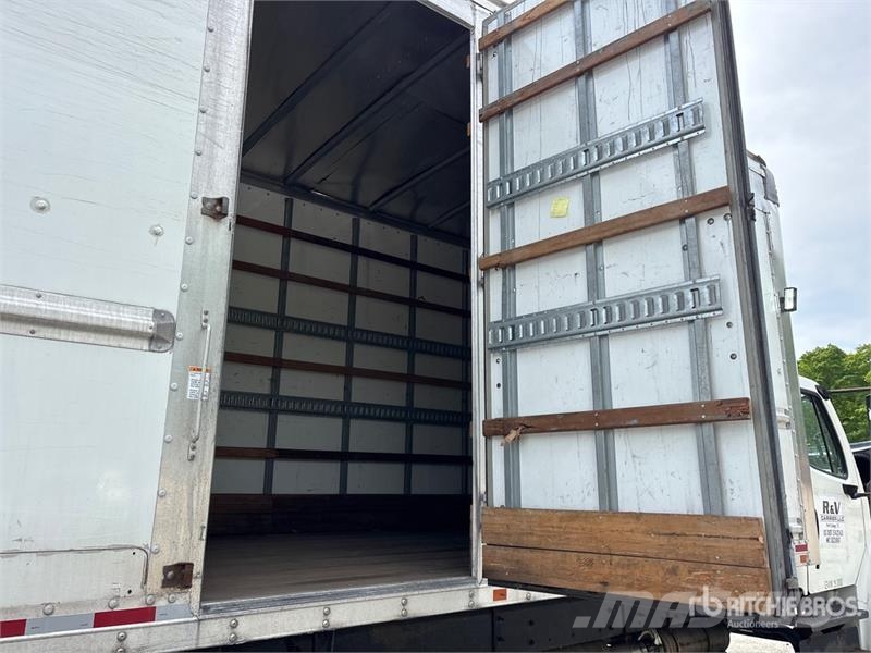 Freightliner M2106 4x2 Van Truck Фургони