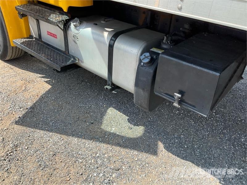 Freightliner M2106 4x2 Van Truck Camion cassonati