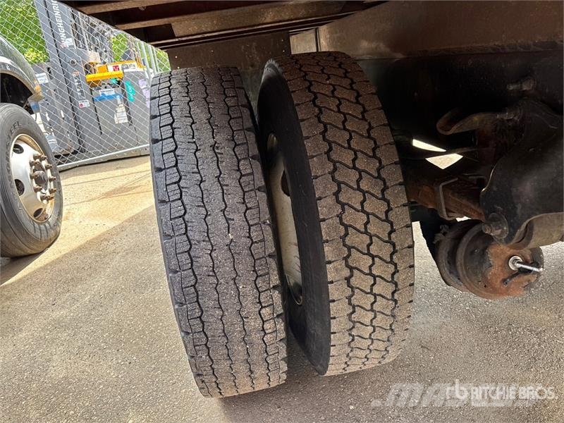 Freightliner M2106 4x2 Van Truck (Inoperable) Фургони