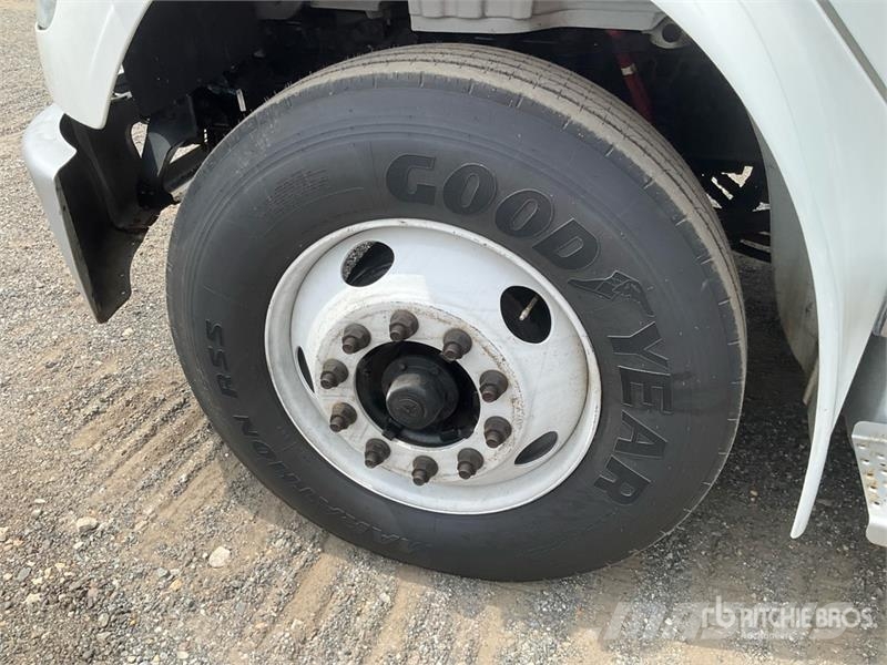 Freightliner M2106 4x2 Van Truck Furgons