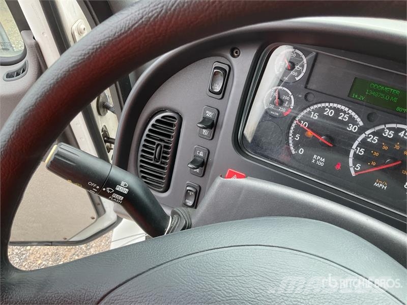 Freightliner M2106 4x2 Van Truck Furgons