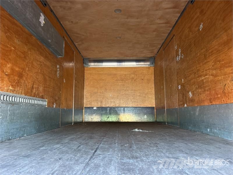 Freightliner M2106 4x2 Van Truck Skriňová nadstavba