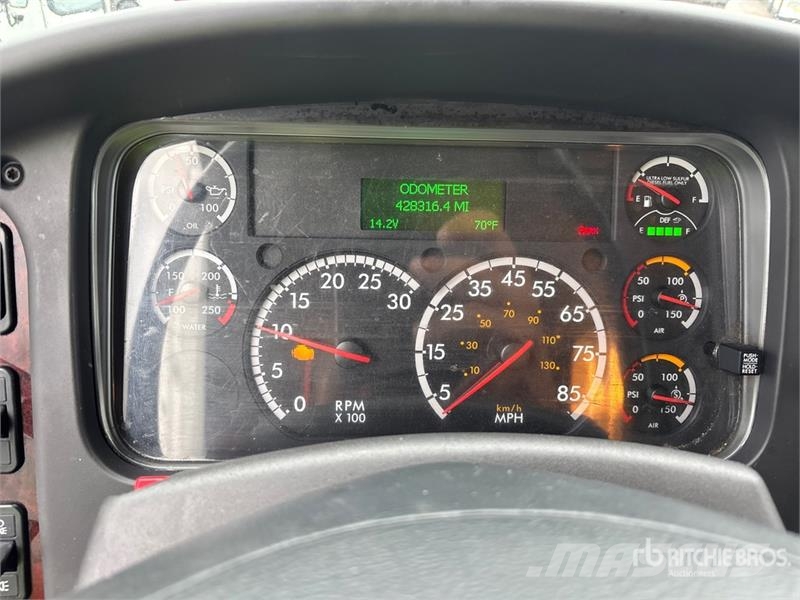 Freightliner M2106 4x2 Van Truck Camiones con caja de remolque