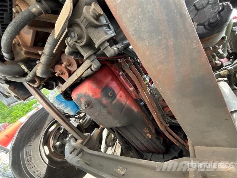 Freightliner M2106 4x2 Van Truck Camiones con caja de remolque