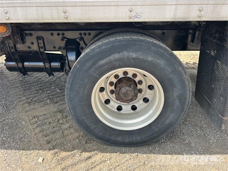 Freightliner M2106 4x2 Van Truck Skriňová nadstavba