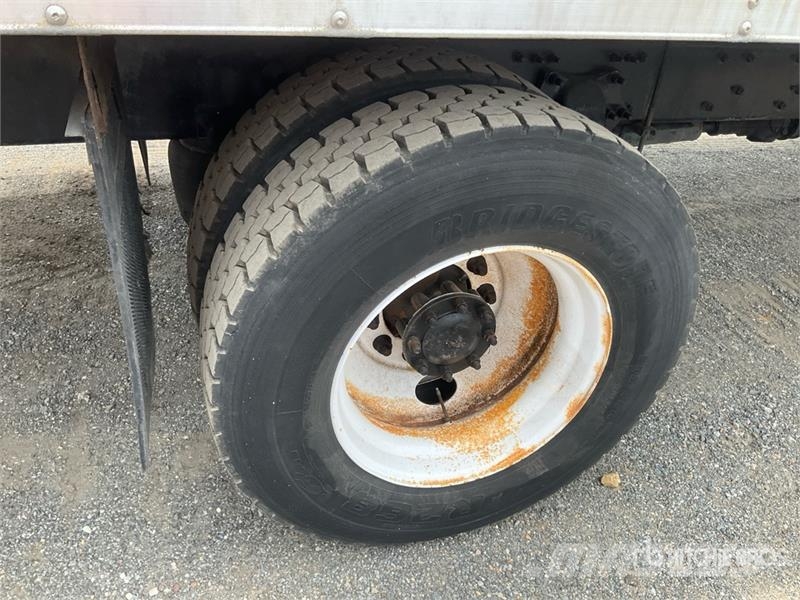 Freightliner M2106 4x2 Van Truck Furgons
